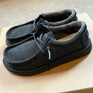 Hey dude, slip on kids size 12